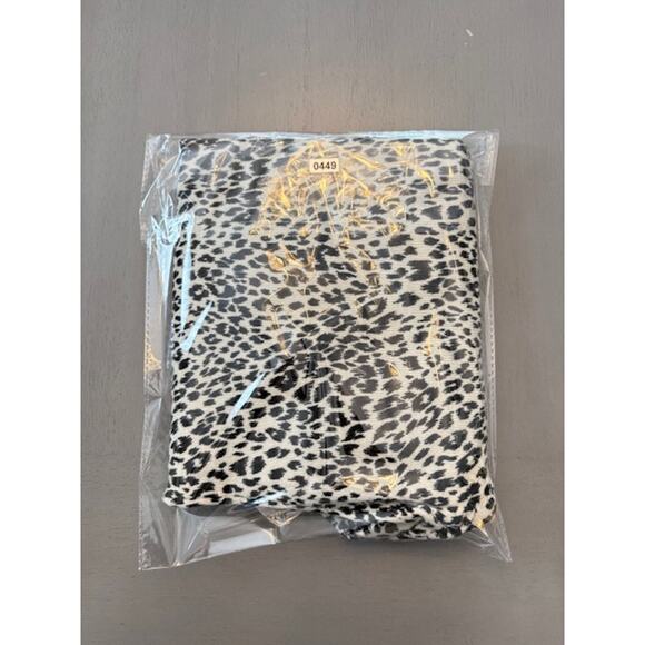 Josephine Chaus Leopard Print Sweater Women's XL Ultra Soft V-Neck White Black - Picture 11 of 11